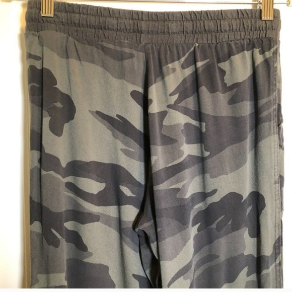 Splendid Super Soft Camouflage Joggers Size XS EUC - Picture 11 of 13